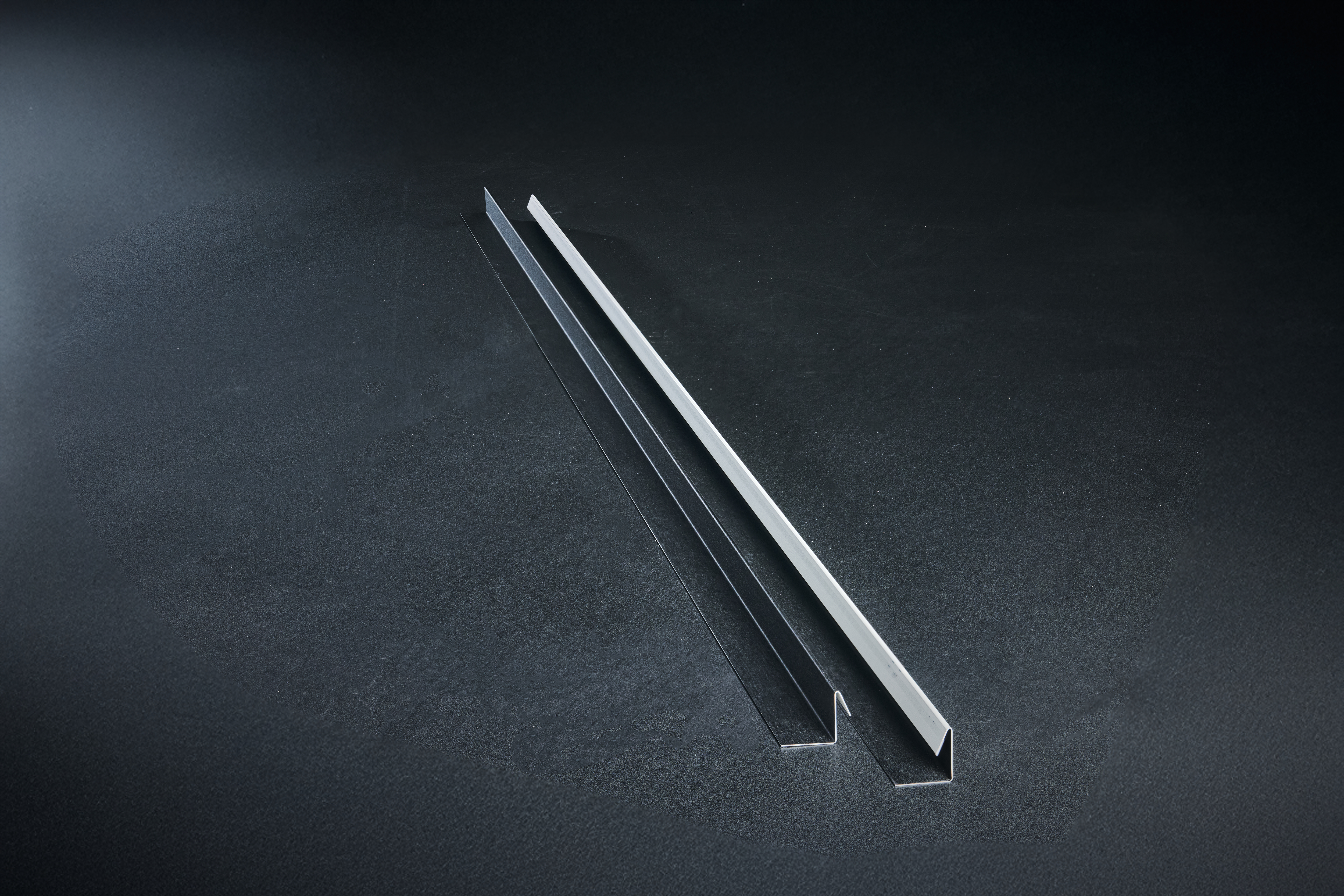 Sheetah joint debout piece de depart 2500mm ral 9005 noir eur/mc