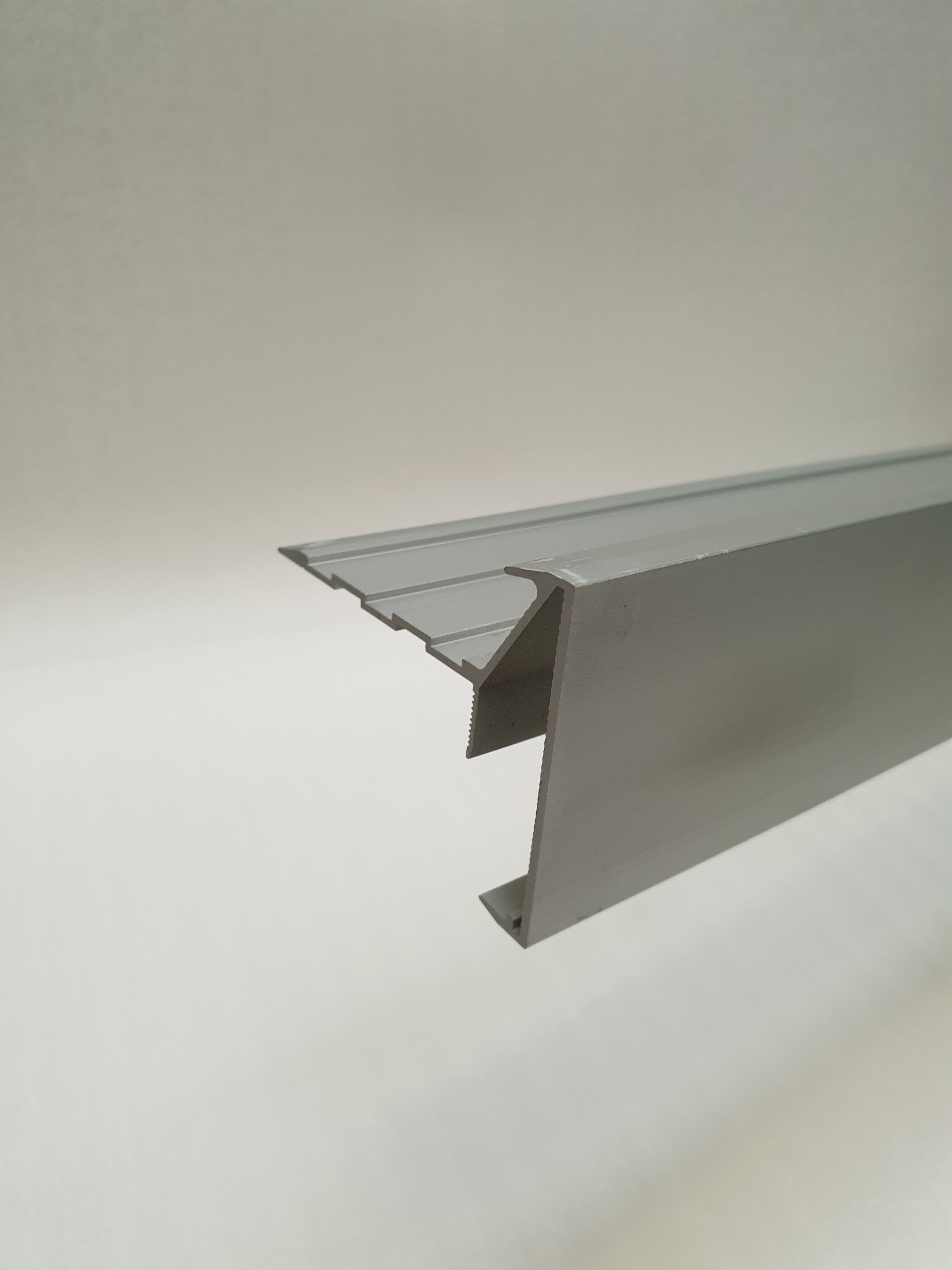 Alu rive de toit 60/60 modèle lourd brut 3m/pc eur/mc