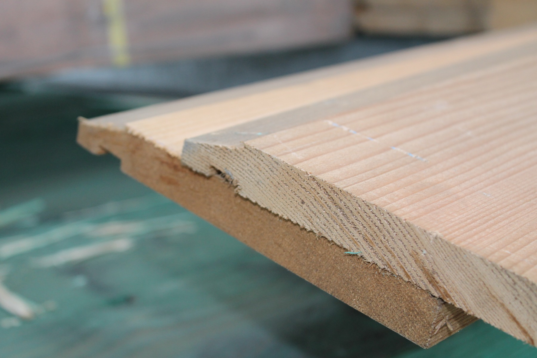 Planche de rive 4/4 x 20 meranti rabotee