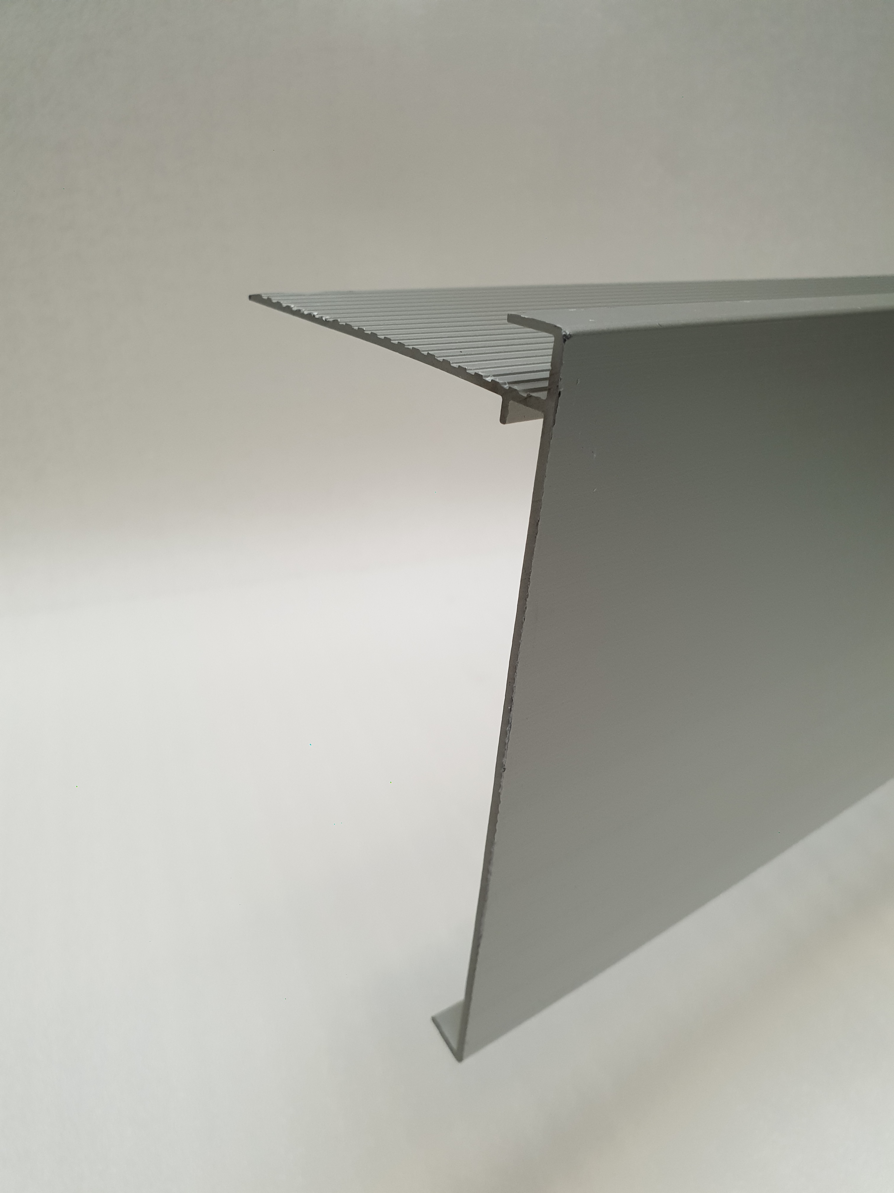 Alu rive de toit 150/60 anodisÉe 2,5m/pc eur/mc