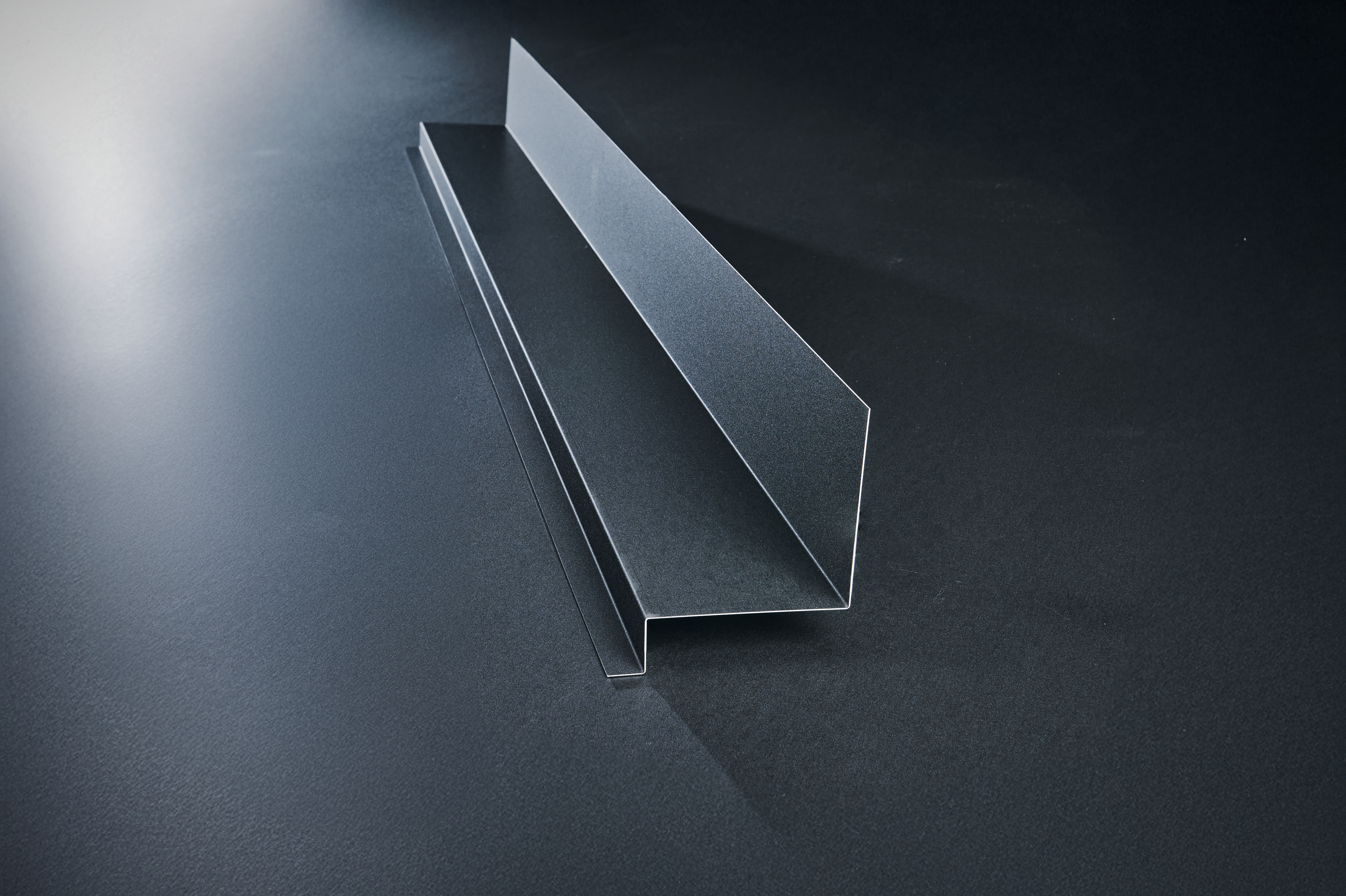 Sheetah bande de rive contre mur 2500mm ral 9005 noir eur/mc